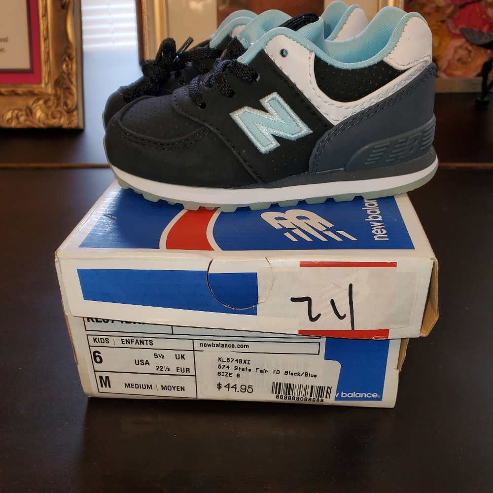 New Balance Sneakers (unisex)